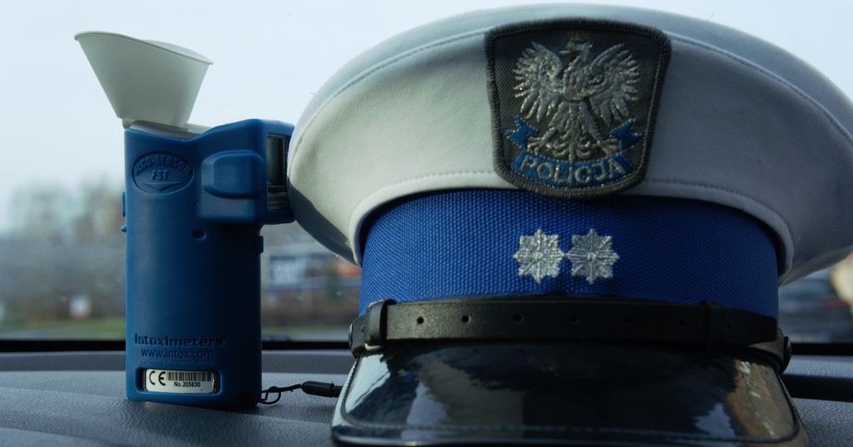 Policjanci zatrzymali kierowcę dostawczaka. Jeden zakaz to za mało