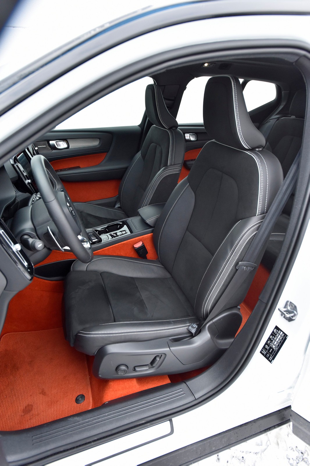 Drzwi do klasy premium otwarte? Porównanie: Volvo XC40 vs. Audi Q3, BMW X1