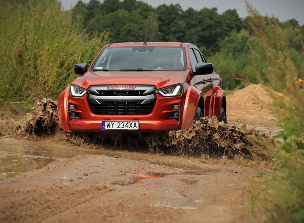 Isuzu D-Max Arctic Truck to wielki i dzielny wóz nie tylko na mróz