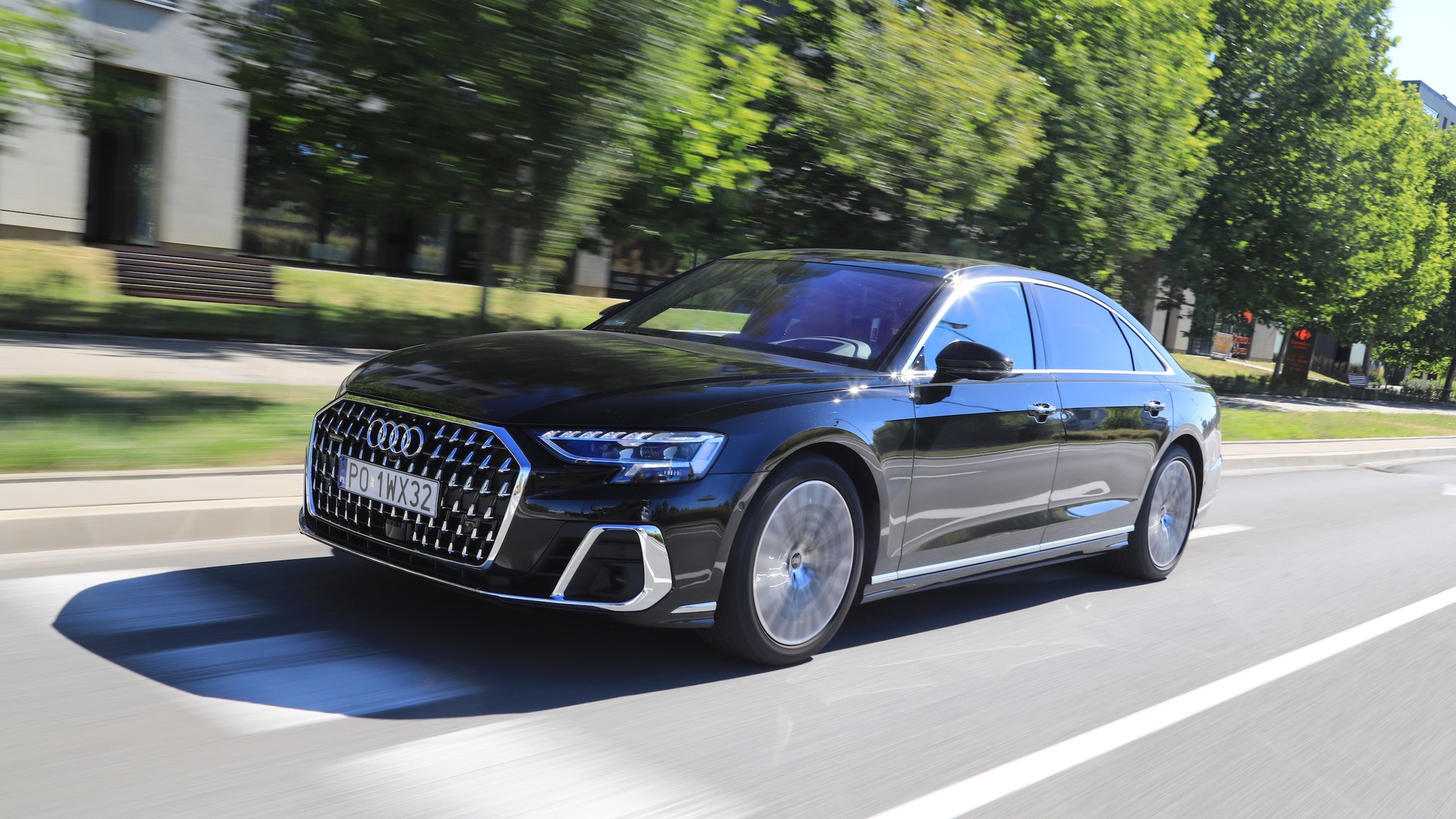 Audi A8 L 60 TFSI (2022 r.; D5)