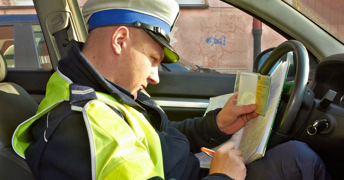 Policja zabiera dowód rejestracyjny
