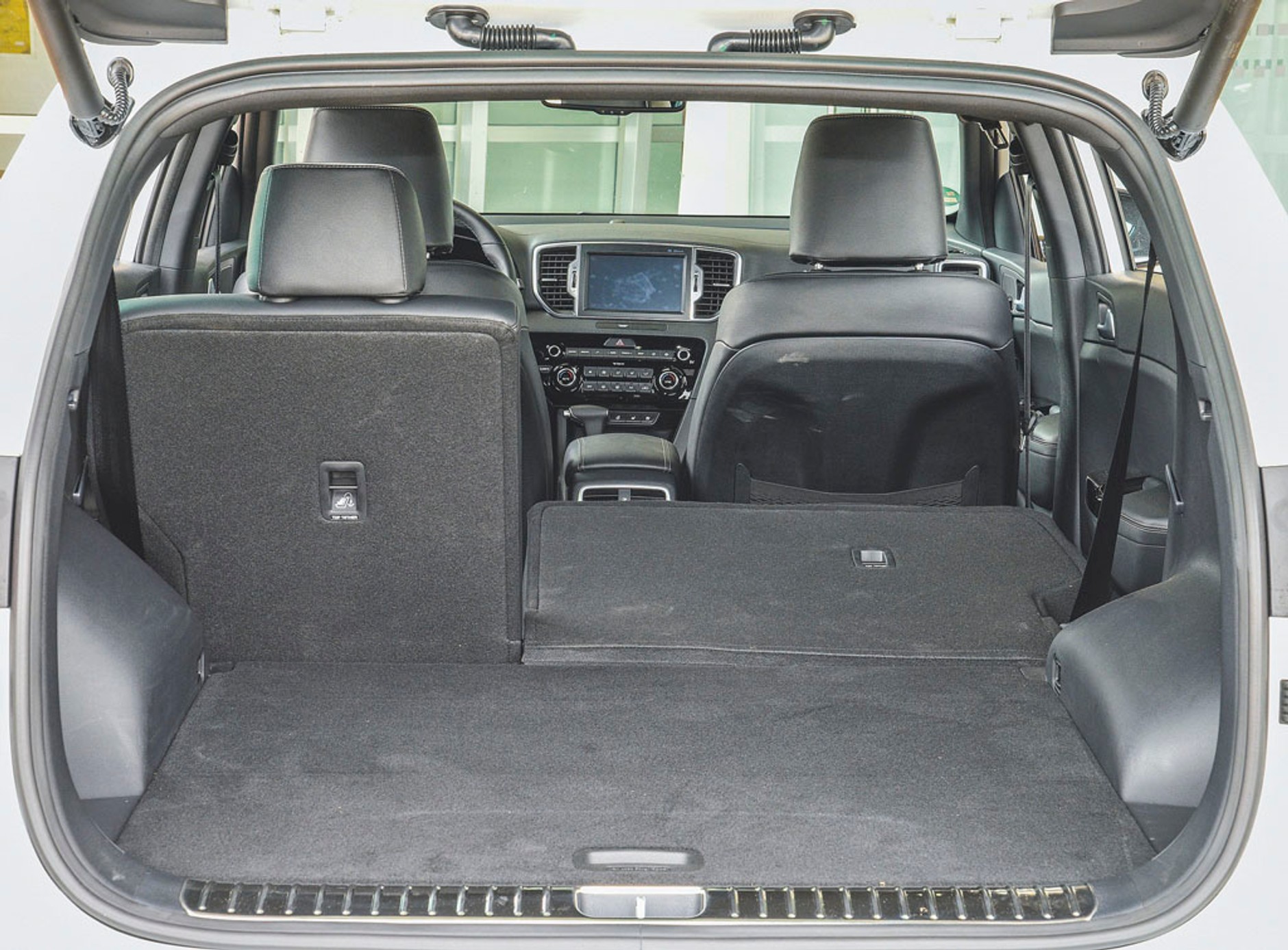 Volkswagen Tiguan kontra Kia Sportage - prymus kontra bestseller