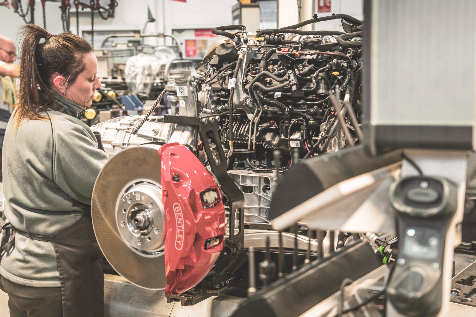 Fabryka Bentleya w Crewe – budowa silnika W12