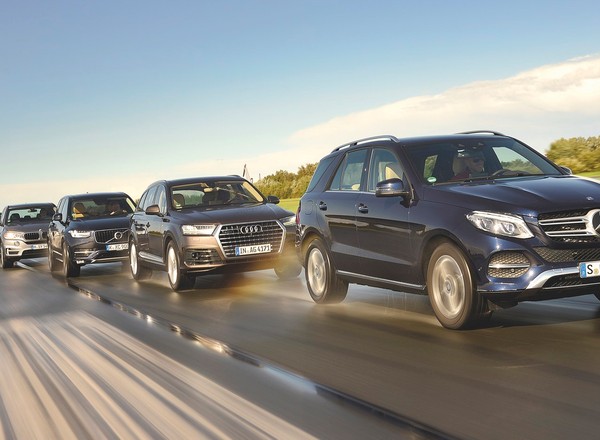 Wielkiego, luksusowego SUV-a z przebiegiem do 200 tys. km kupić łatwo. Tylko czy warto?