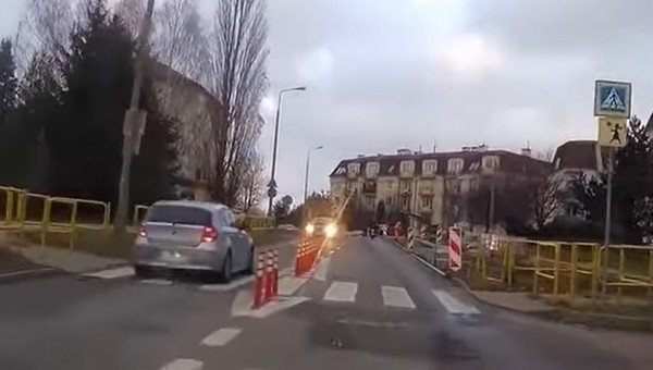 Co zgłaszają kierowcy? Policja publikuje nagrania z kamer samochodowych