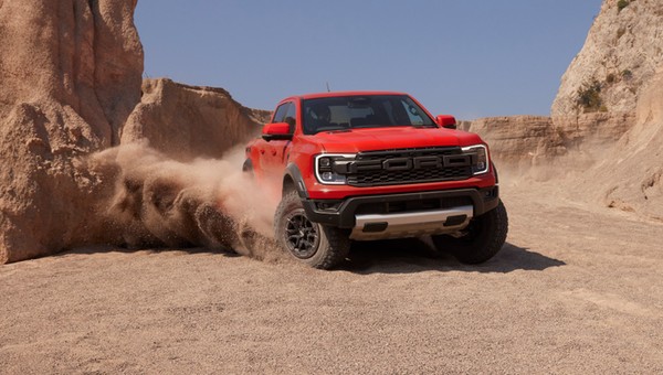 Nowy Ford Ranger Raptor - terenowa bestia w starym, dobrym stylu