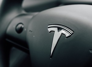 Tesla wycofuje ponad 40 tys. aut. Winna aktualizacja