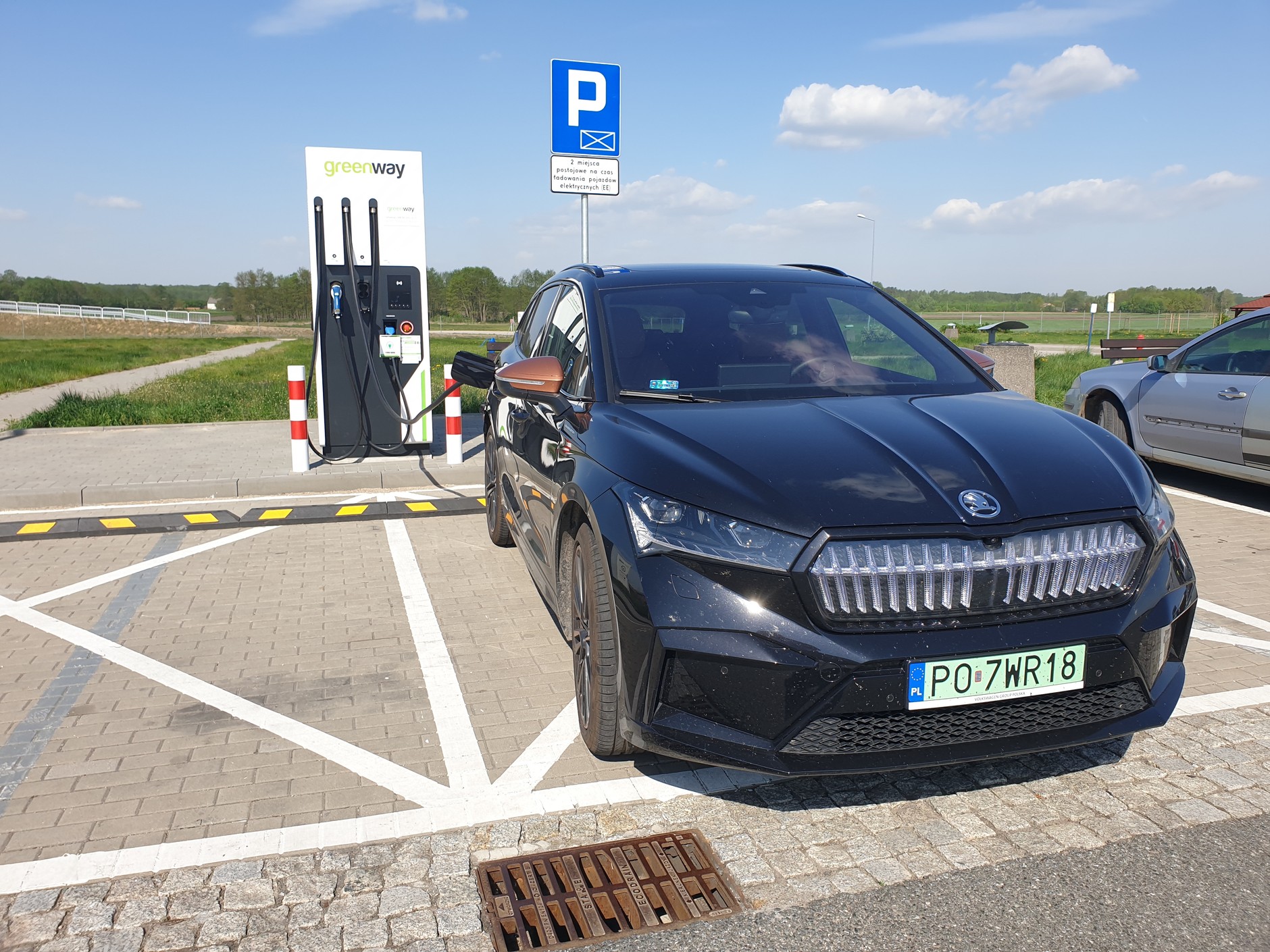 Auto elektryczne zamiast spalinowego. Czy to się w Polsce już może udać?