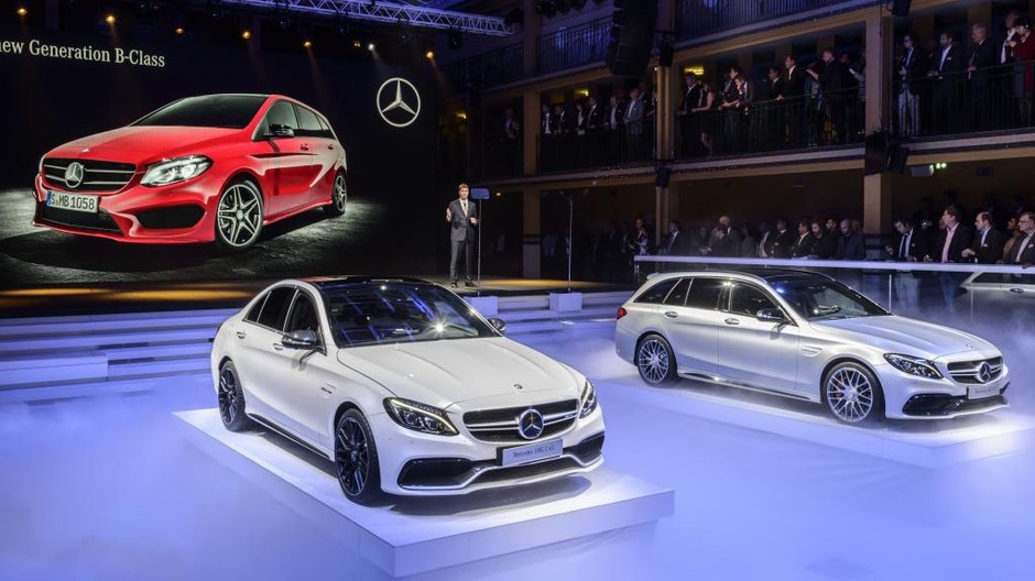 Mercedesy na salonie w Paryżu