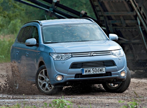 Test Mitsubishi Outlandera PHEV - Czy z prądem jeździ się taniej?