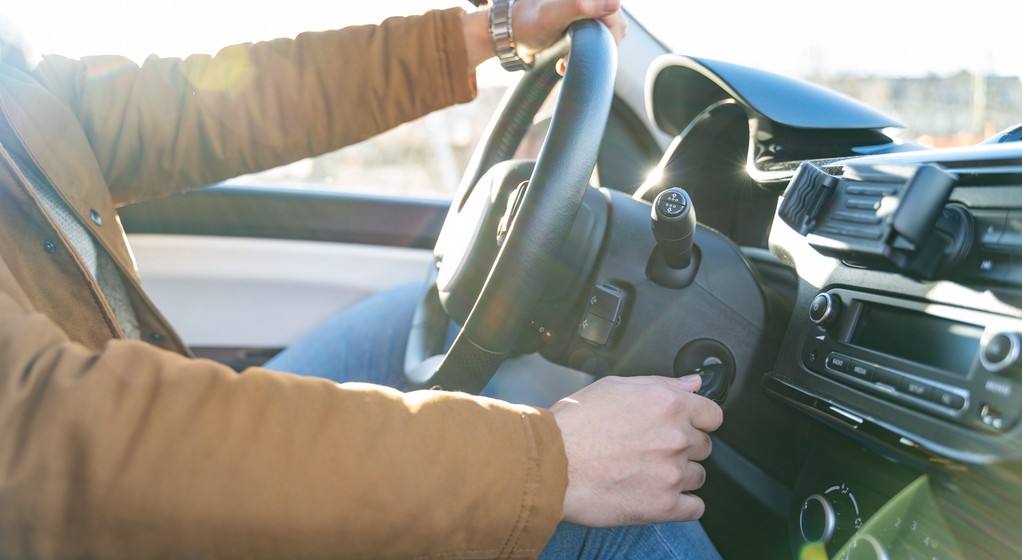 Uruchamianie samochodu