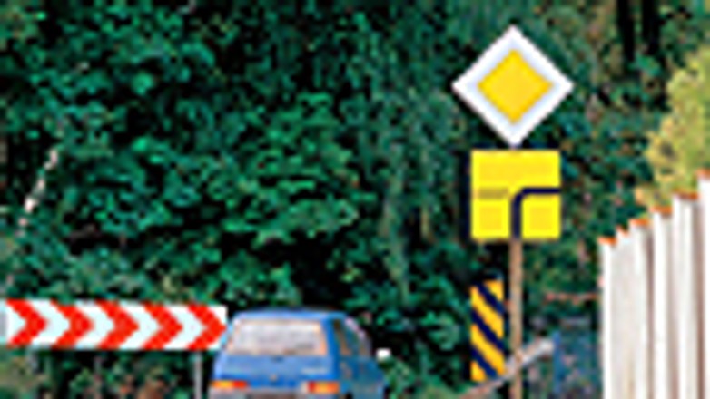 Zakręcone skrzyżowanie