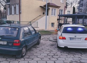 Kierowca Skody wydał się podejrzany. Uwagę zwraca też radiowóz grupy Speed