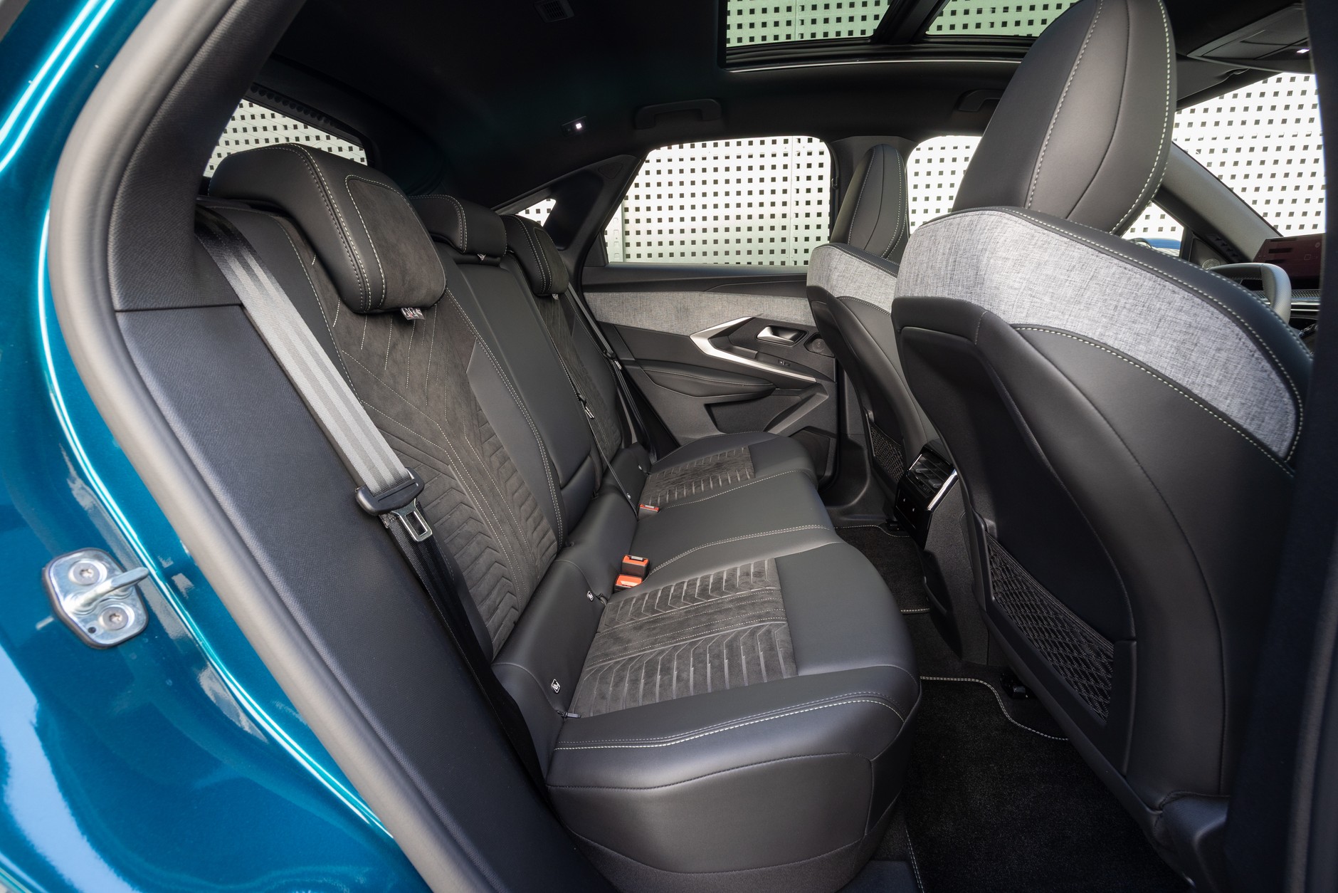 Peugeot E-3008 325 Dual Motor