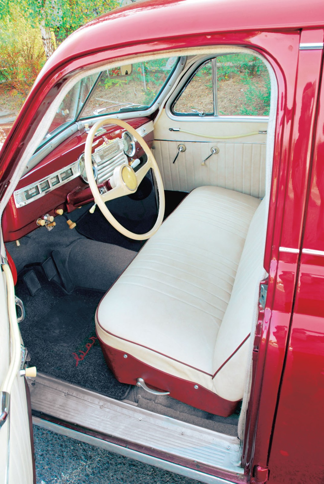 Warszawa M20 - garbate szczęcie na kołach