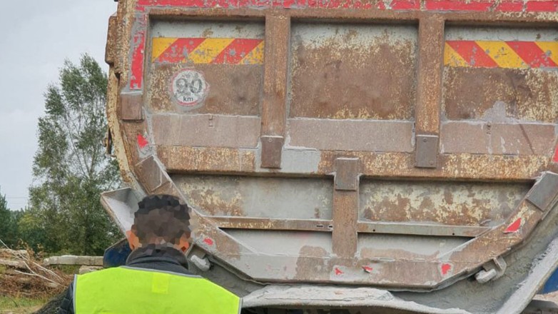 Nielegalnie przewozili i składowali niebezpieczne odpady