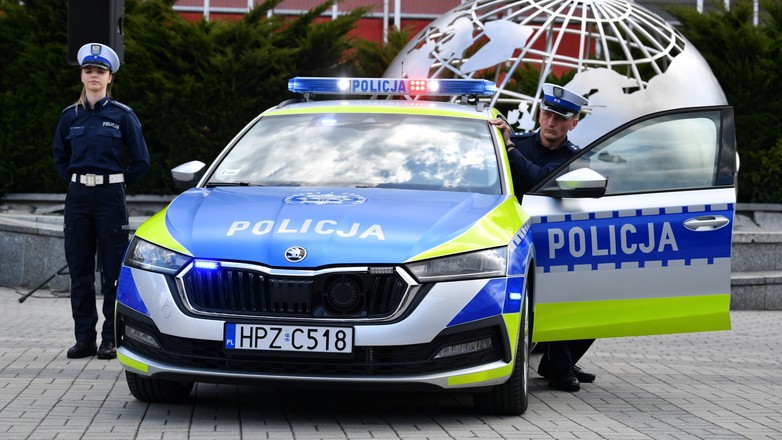 Nowe radiowozy i motocykle polskiej policji