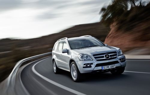 Mercedes GL - Odświeżona wersja już w salonach