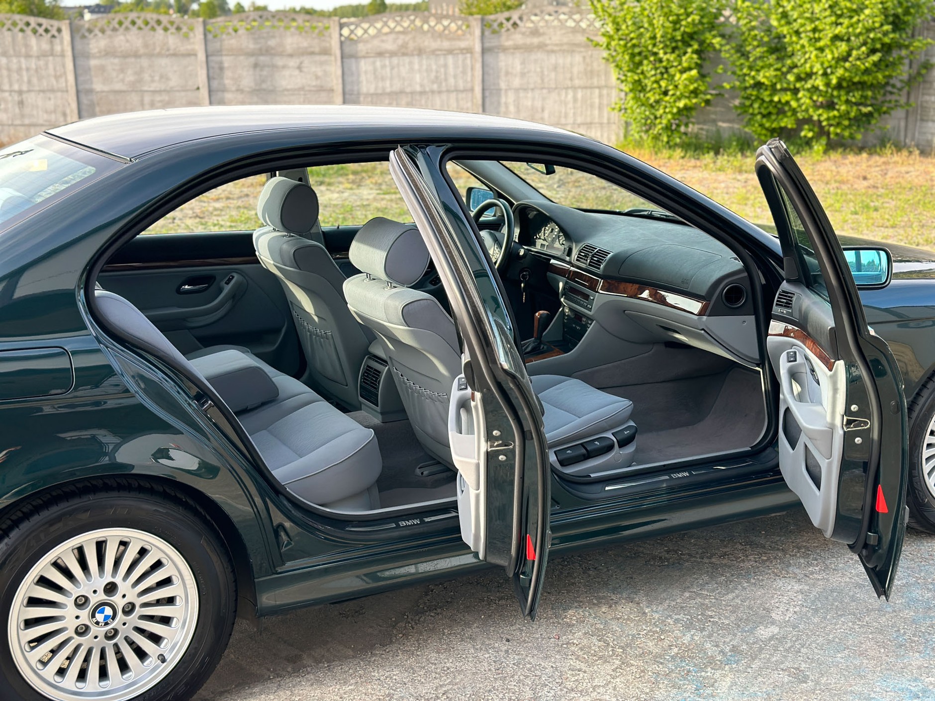 BMW E39 523i