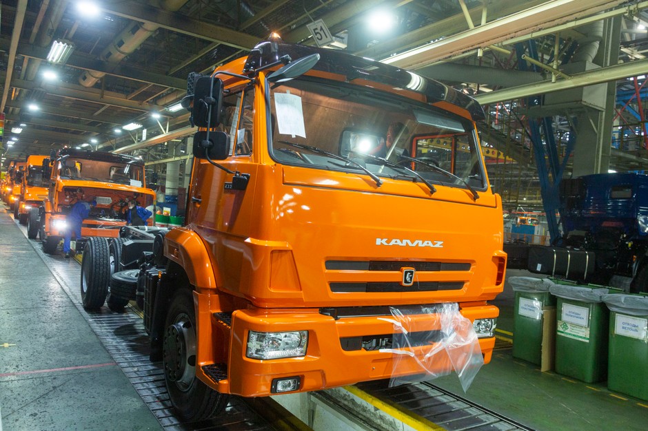 Kamaz zmuszony był wrócić do produkcji ciężarówek z silnikami i skrzyniami biegów, których konstrukcja pamięta czasy ZSRR.