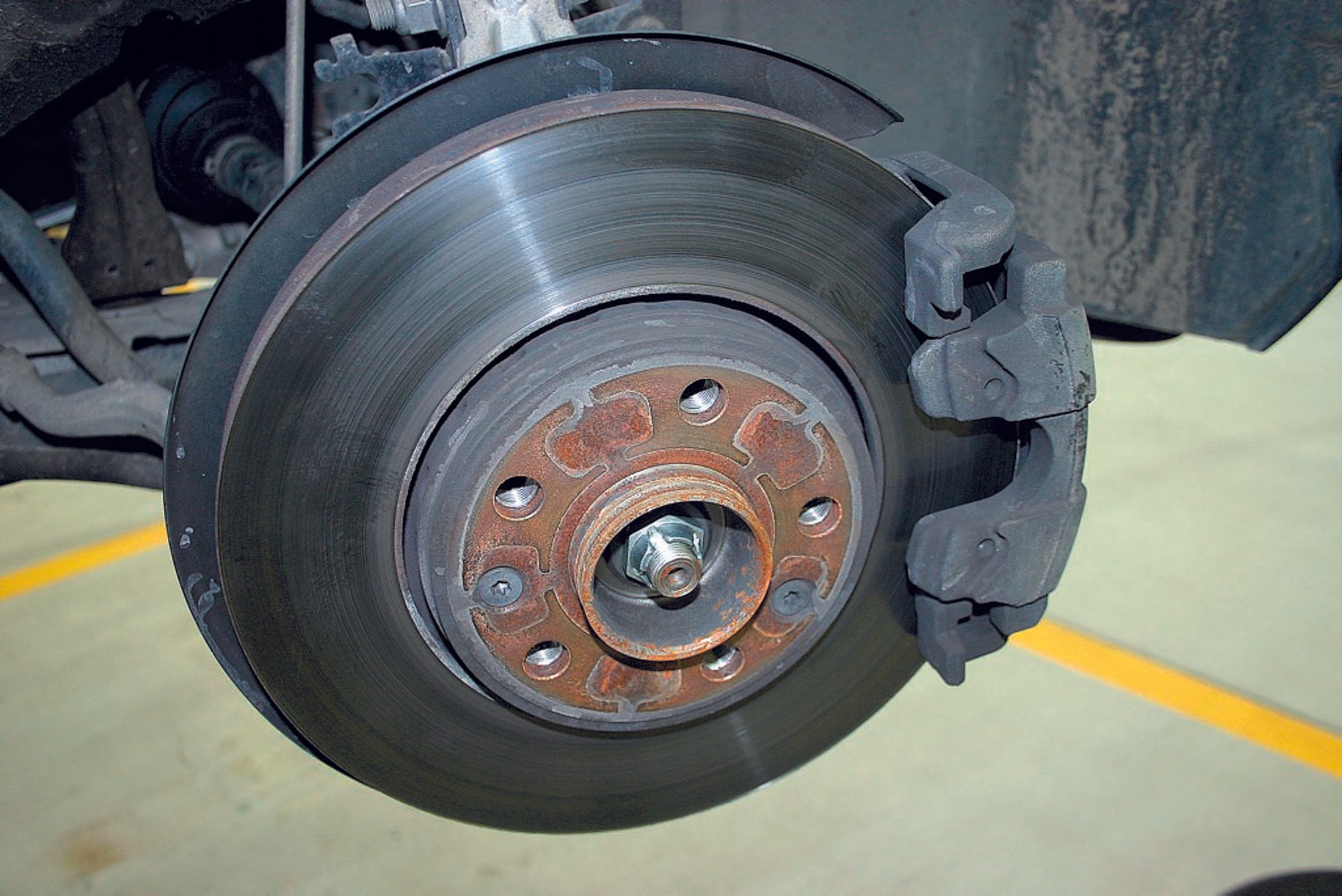 Drgania kierownicy - skąd się biorą?