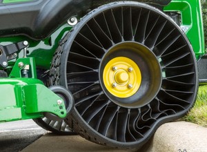 Opony których nie trzeba pompować. Michelin otwiera pierwszą na świecie fabrykę opon bezciśnieniowych