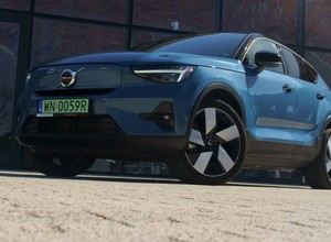Volvo C40 Recharge P8 to bardzo szybki i stylowy smartfon na kołach
