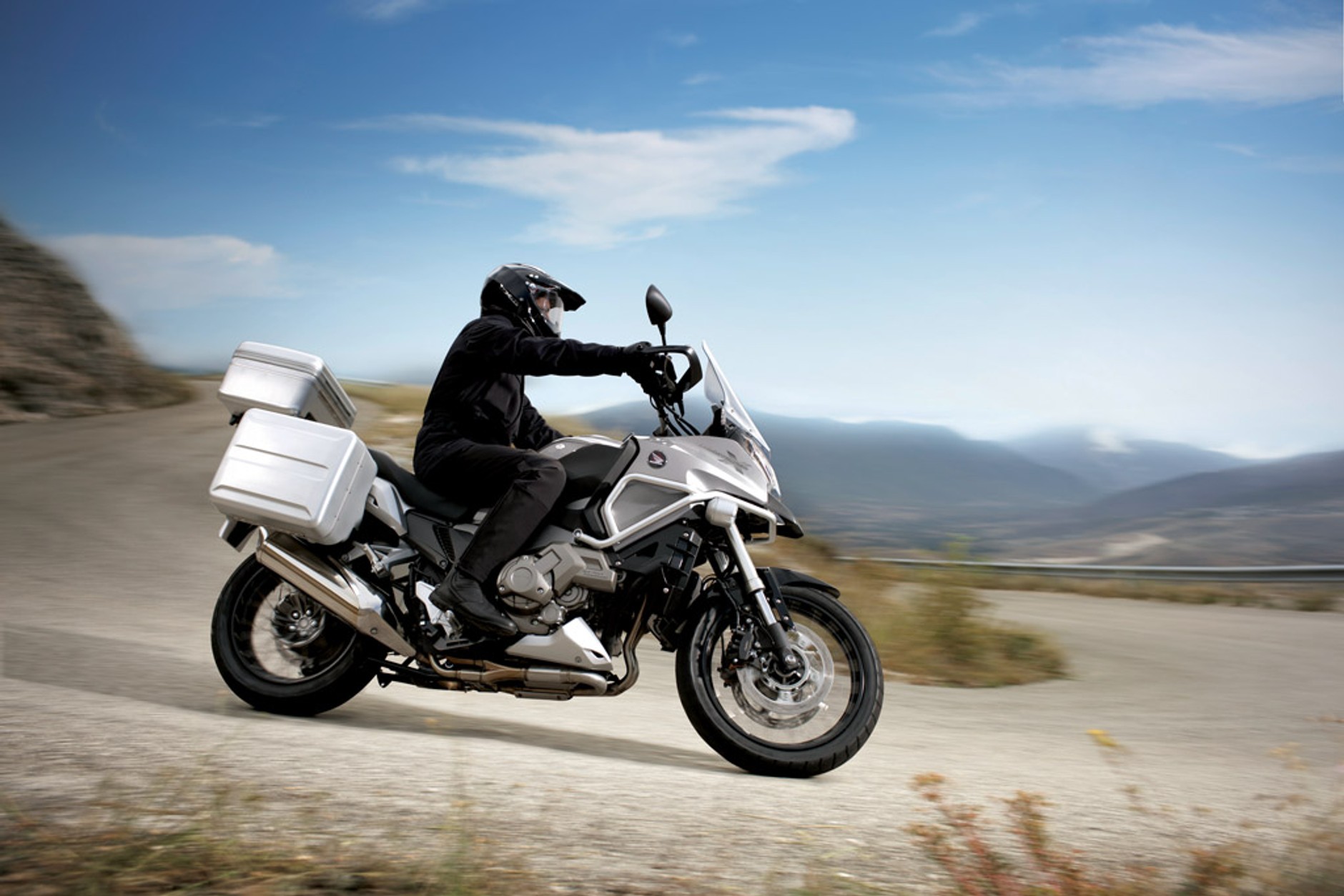 Motocykle i skutery: nowości sezonu 2012