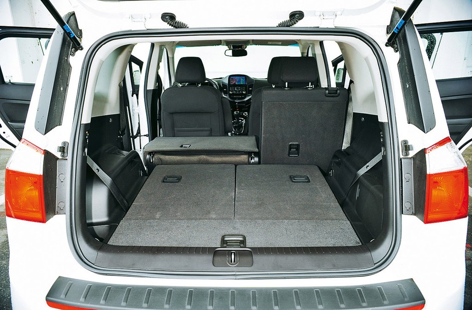 Chevrolet Orlando kontra VW Touran i Peugeot 5008: siedem miejsc na życzenie