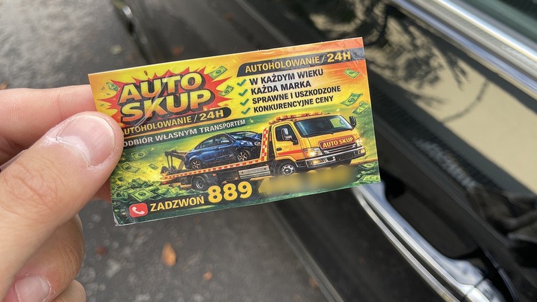 Ulotka auto skupu znaleziona za wycieraczką samochodu