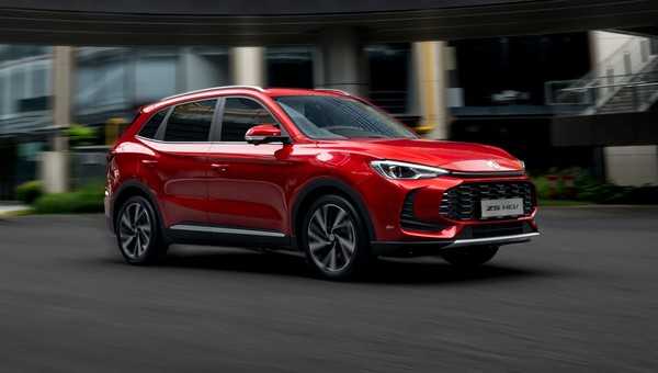 Wiemy, jak wygląda nowe MG ZS. Mocna hybryda ściągnie do salonów nowych klientów