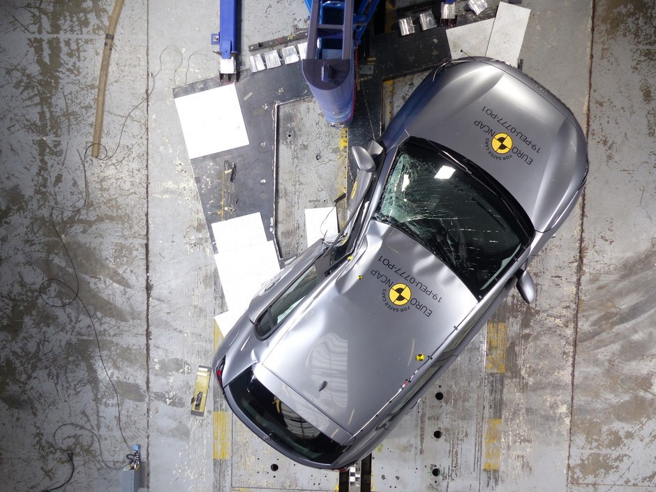 Testy zderzeniowe: BMW serii 1 i serii 3, Peugeota 208 oraz Jeepa Cherokee