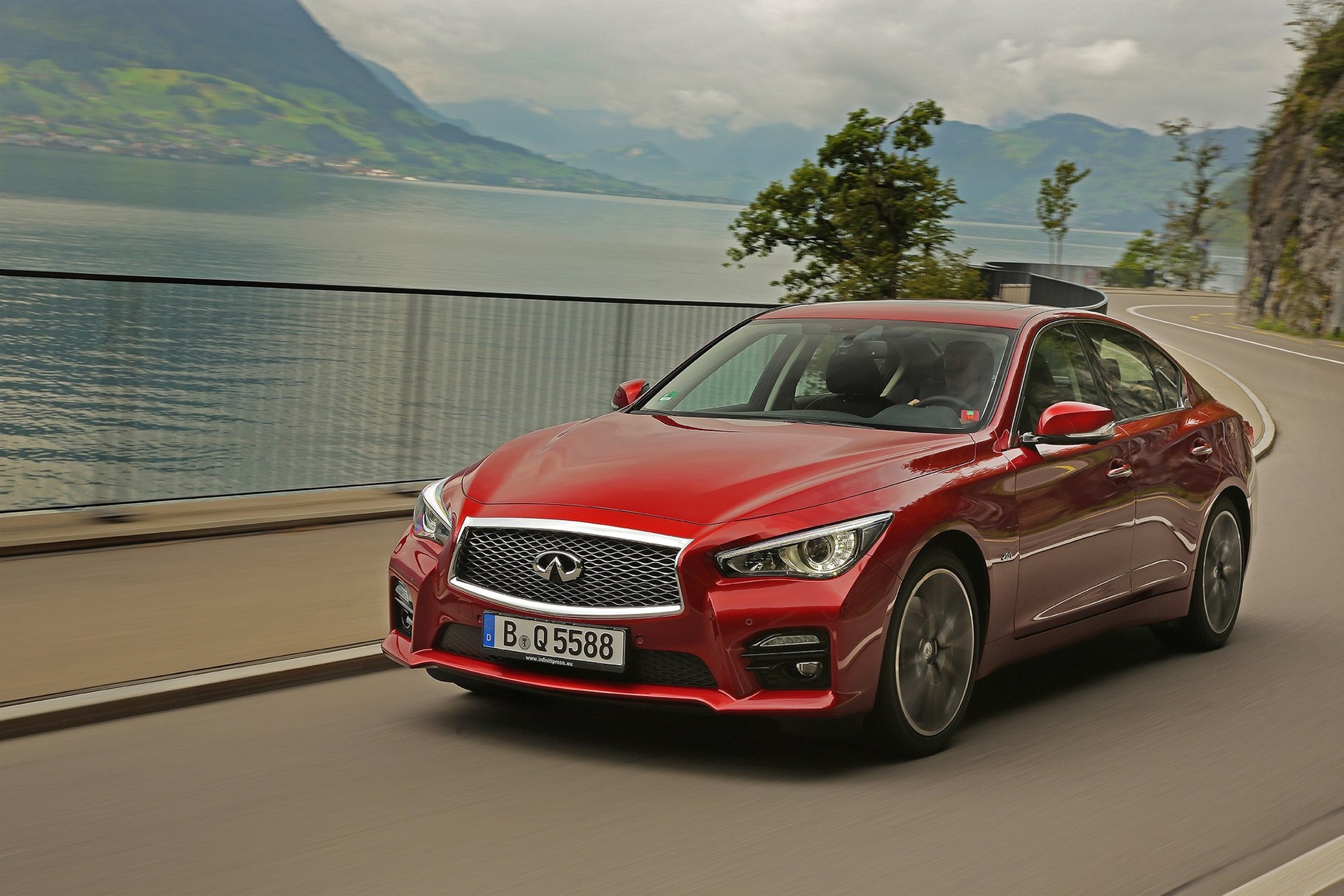 Auta premium – sprzedaż w 2015 r.