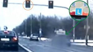 Kursant uczył się jazdy "na późnym żółtym". Instruktor słono za to zapłacił [WIDEO]