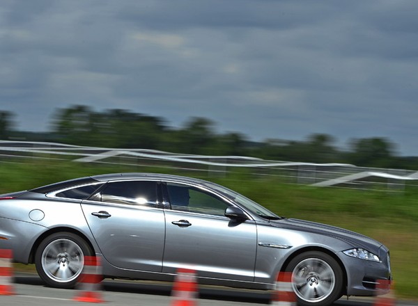 Jaguar XJ 2.0: jeździliśmy wersją z najsłabszym silnikiem