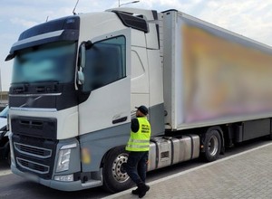Kierowca tira tą sztuczką zaimponowałby co najwyżej dzieciom. Inspektorzy ITD nie dali się nabrać
