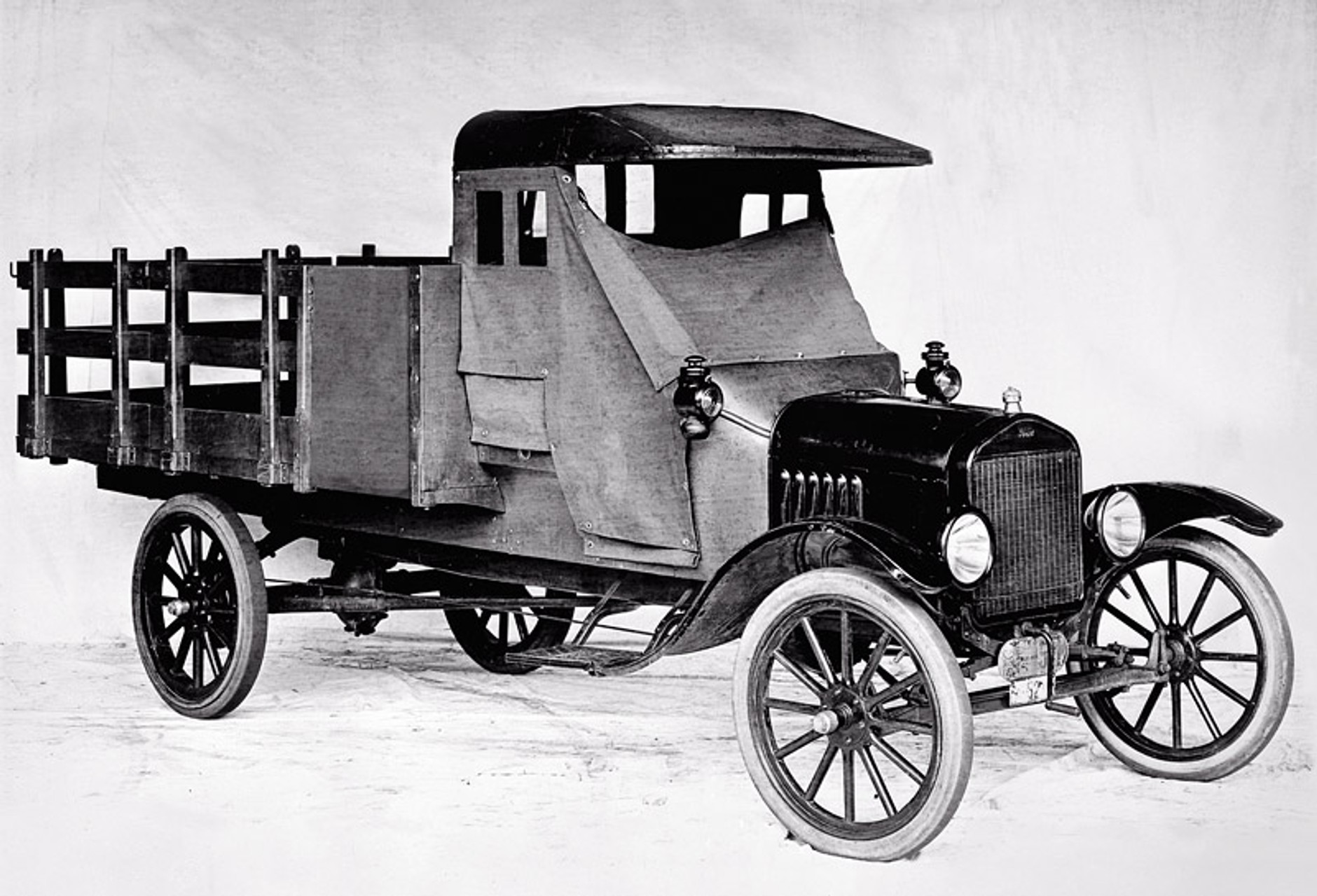 Ford Model T ma sto lat, na zlot przyjechało 750 (fotogaleria)