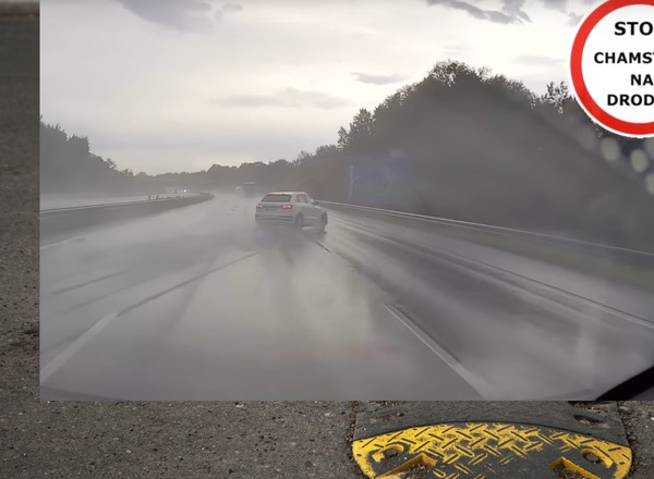 Kierowca Audi przesadził w deszczu. SUV "tańczył" na A4 [Nagranie]