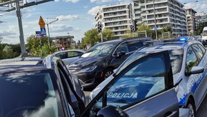 Pan Tomasz zderzył się z radiowozem na sygnale. Kto był winny?