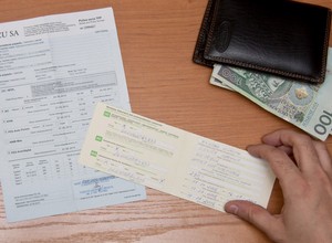 Raport: najdroższe OC dla młodych, najtańsze dla osób w związkach małżeńskich