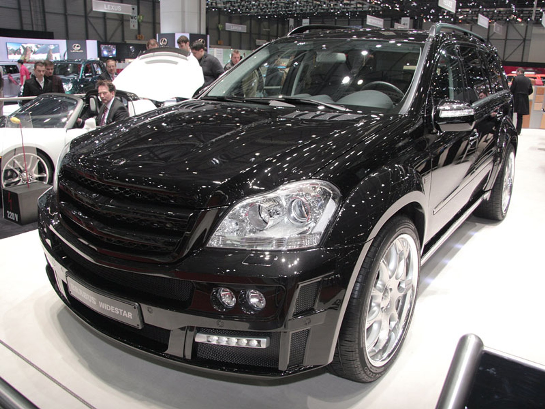 Genewa 2009: parada sportu i tuningu (fotogaleria)