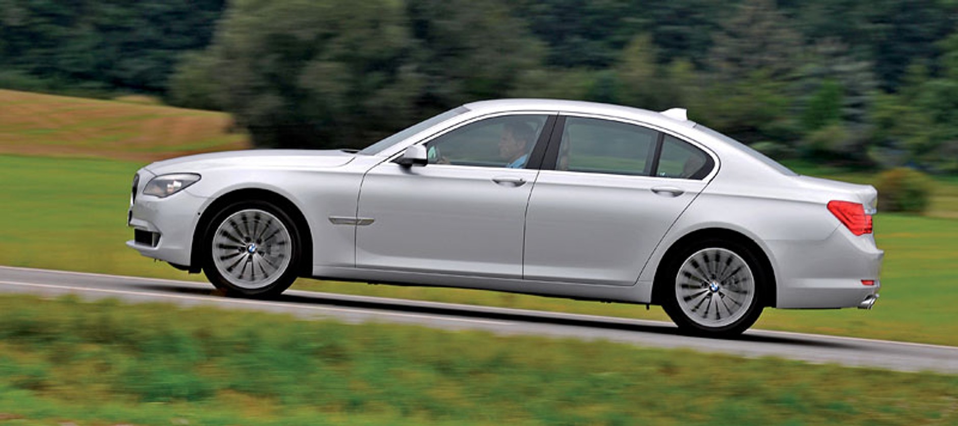 Genewa 2009: premiera BMW 730Ld - komfort i niskie spalanie