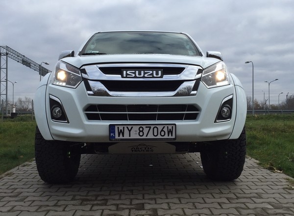 Nowe zakupy dla policji - radiowozy na sytuacje kryzysowe