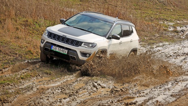 Jeep Compass Trailhawk – na bulwary i wertepy
