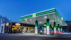 Świąteczna promocja na stacjach BP. Jest taniej nawet o 30 gr/l paliwa, ale jest też "haczyk"