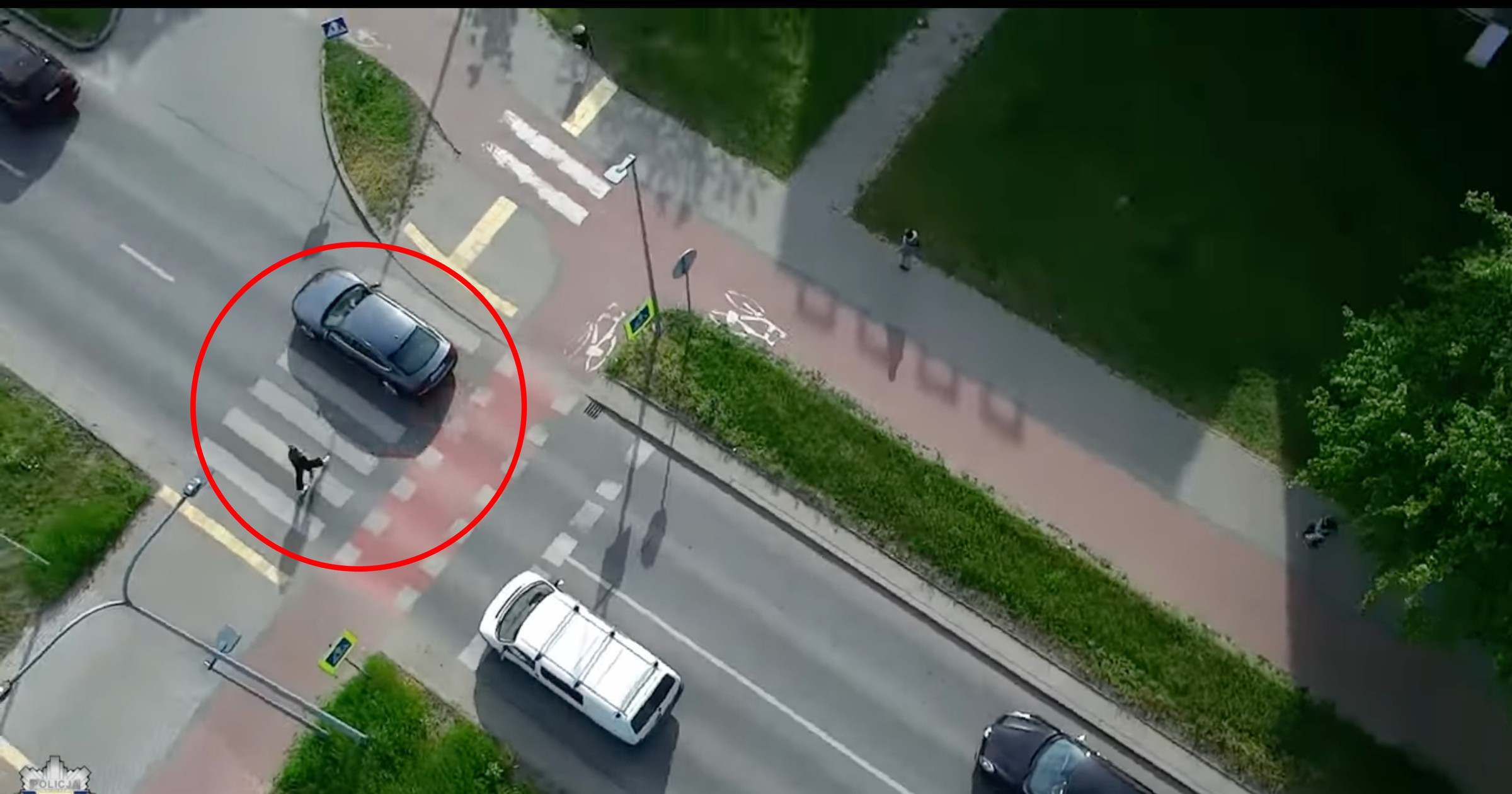 Kierowca wyprzedzał na przejściu dla pieszych