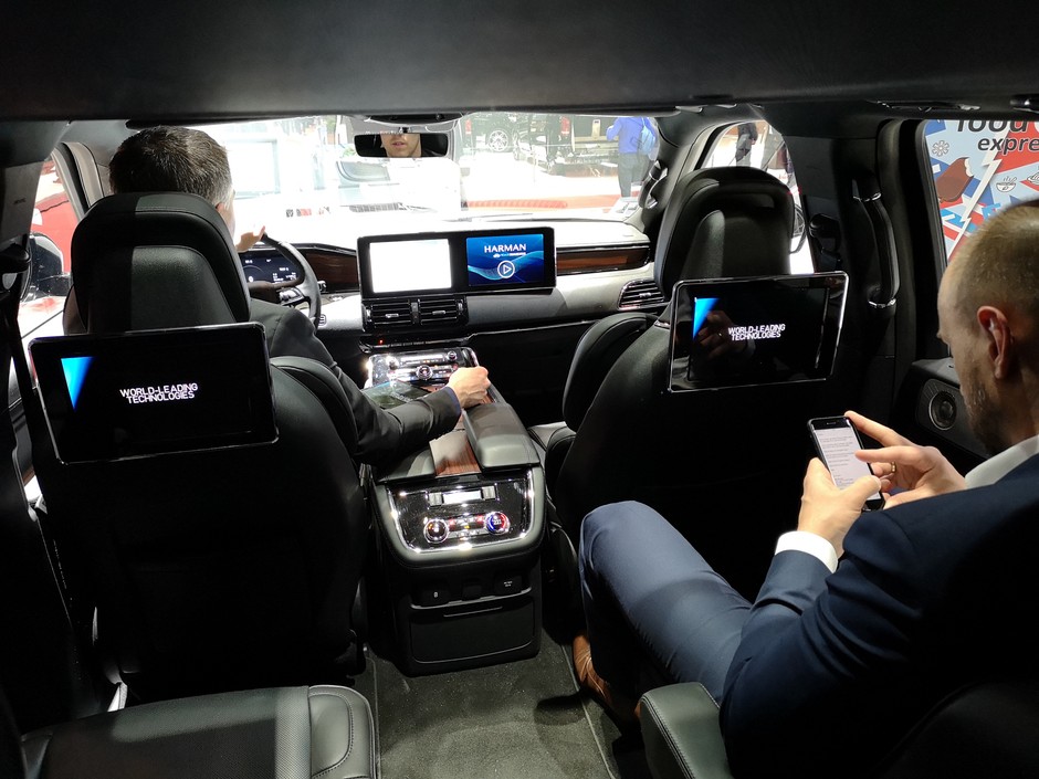 Car audio w Genewie