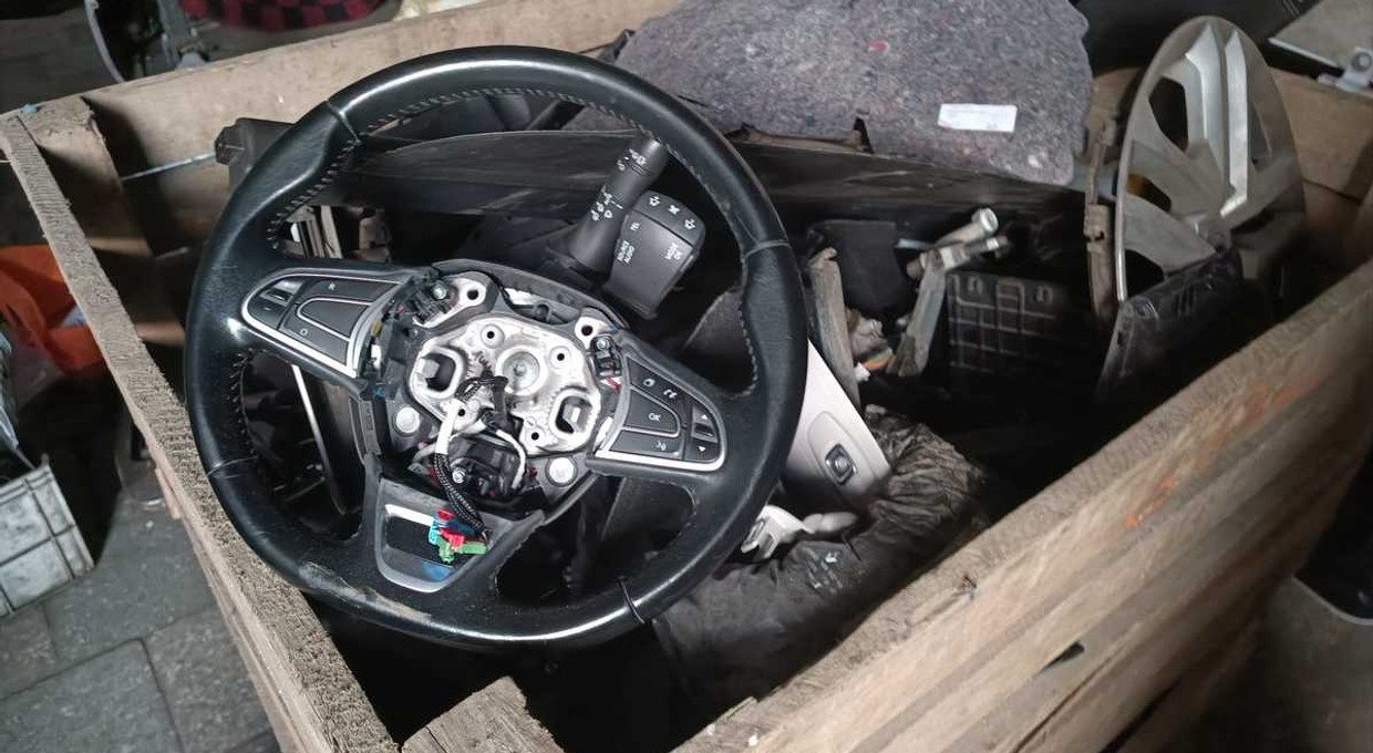 Skradzione auto odnaleźli po kilku godzinach. Było już trudne do poznania [WIDEO]