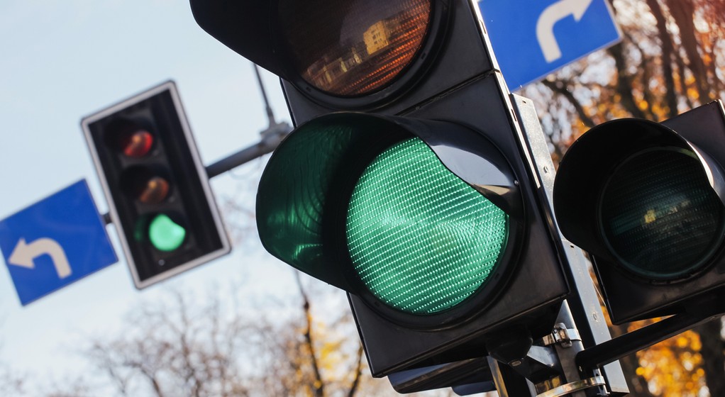 Białe światło na skrzyżowaniach. Rewolucyjny pomysł