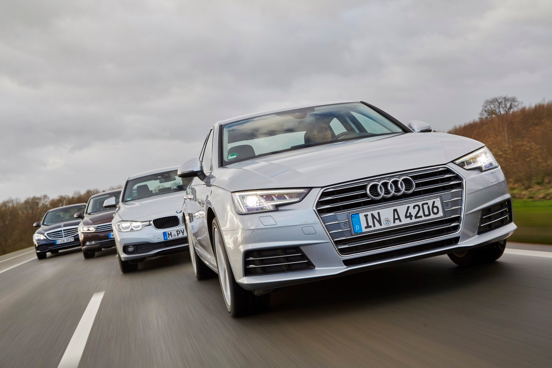 Benzynowe sedany - Audi A4, BMW 318i, Mercedes C 180 i VW Passat - dane techniczne, wymiary, spalanie